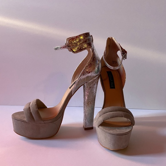 Izabella Rue baby blue foil platforms - Picture 4 of 7